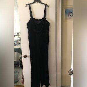 Forever 21 / Elegant Black Velvet Jumper